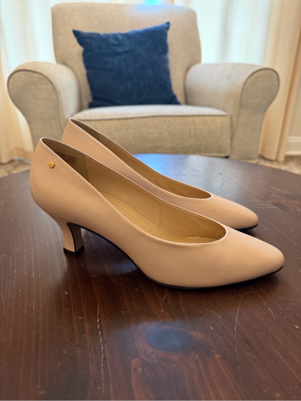 Etienne Aigner Priscila Nude Leather Kitten Heels Pumps Women’s Size 9.5M